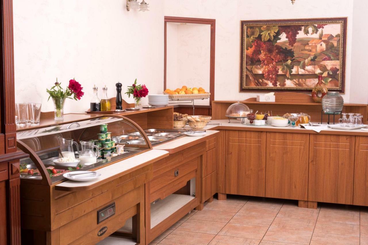 Luna Hotel Chisinau Luaran gambar
